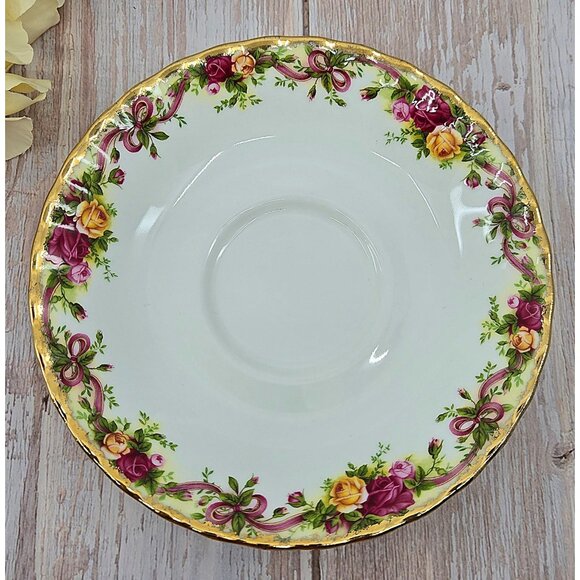 Royal Albert Old Country Roses Teacup set Ruby Celebration Ribbon Collection - Picture 4 of 10